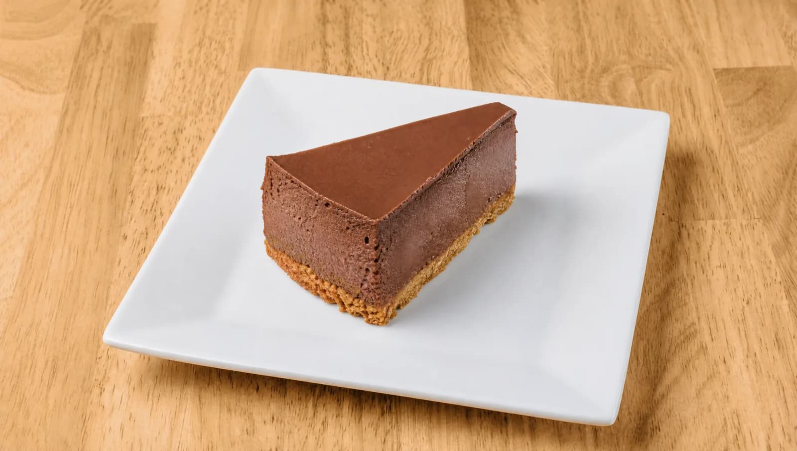 Slice of chocolate cheesecake at Floré Café & Kitchen | Fatia de cheesecake de chocolate no Floré Café & Kitchen